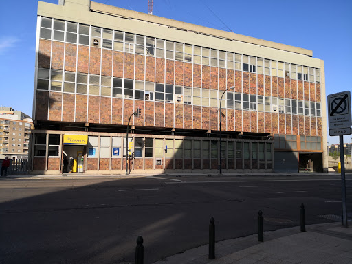 Cómo llegar a Oficina de Correos Anselmo Clavé en Zaragoza en Autobús Tren  o Tren ligero